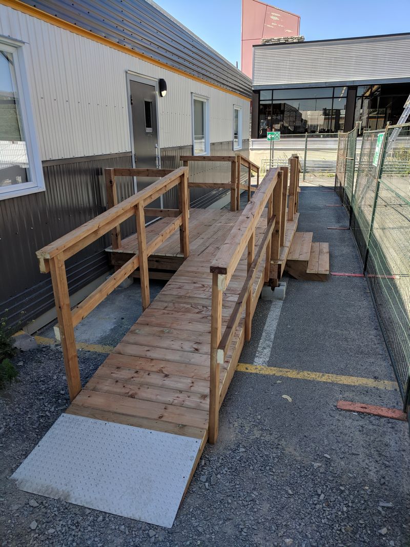 Construction rampe extérieur accessible douanes StBernarddeLacolle